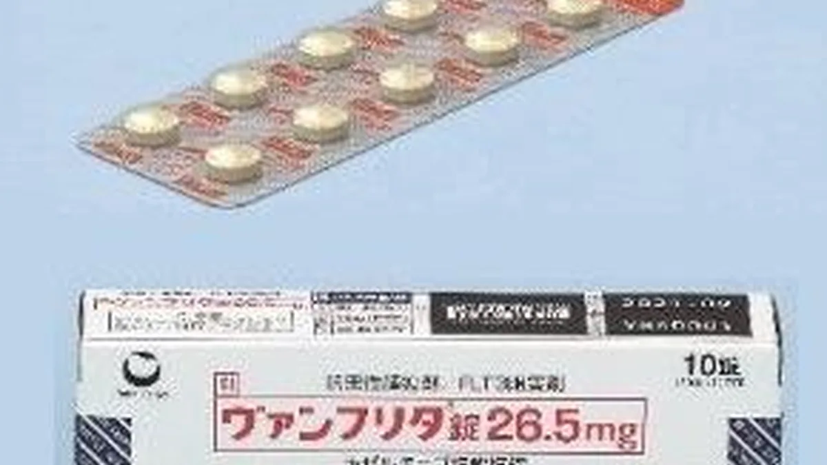 医生正在为患者解释奎扎替尼26.5mg的疗程用量